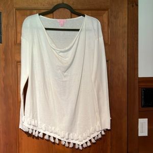 Lilly Pulitzer white pull over scoop sweater.